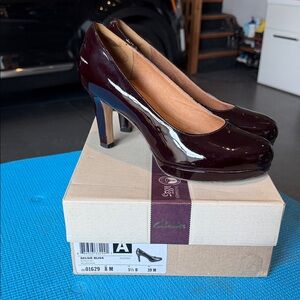 Clarks Women's Deep Burgundy Patent Heels size 8m